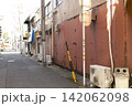 繁華街の道路 142062098