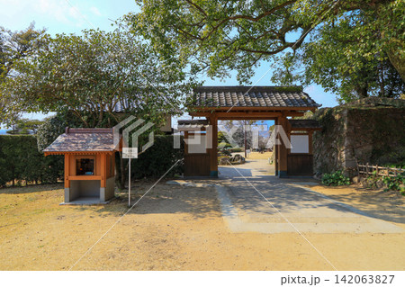 佐賀県小城市の小城公園庭園入口にある子安観音 142063827