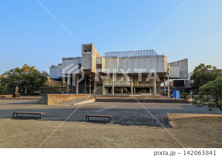佐賀市城内にある公共文化施設佐賀県立博物館 142063841