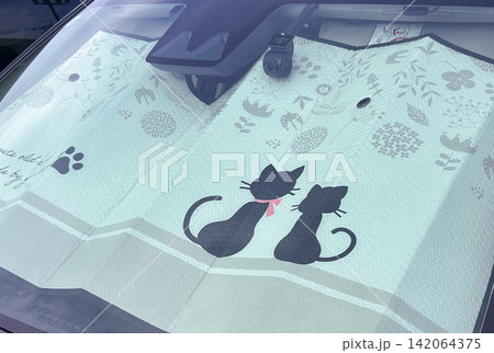 折りたたみ式車フロントサンシェード、自動車前窓日よけ 折りたたみ式車フロントサンシェード、自動車前窓日よけ 142064375