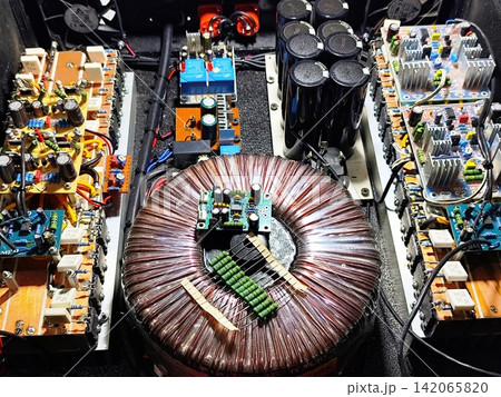 electronic circuit for sound system power amplifier. electronic circuit for sound system power amplifier. 142065820