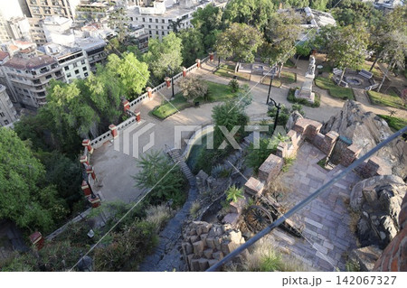 サンティアゴのサンタ・ルシアの丘から望む公園と遊歩道 サンティアゴのサンタ・ルシアの丘から望む公園と遊歩道 142067327