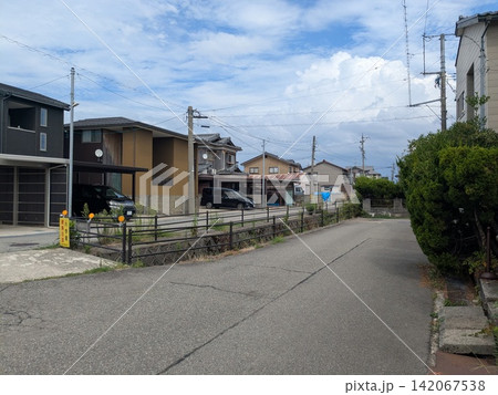 日本の平均的な住宅地 142067538