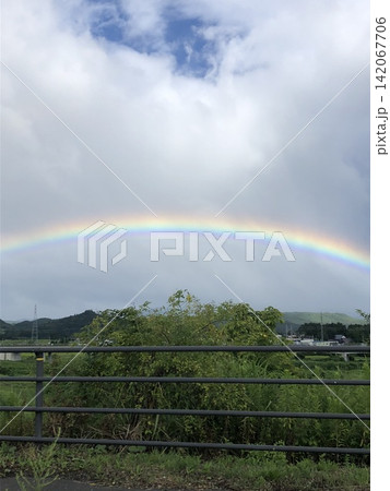 虹 虹 142067706