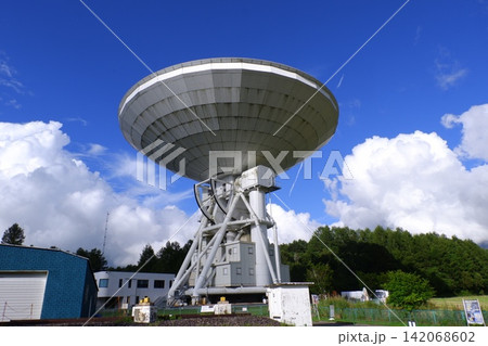 野辺山宇宙電波観測所の45mミリ波電波望遠鏡 142068602
