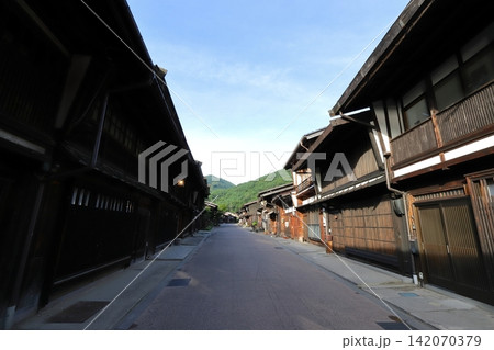長野 塩尻 奈良井宿 重伝建地区の古い街並み 長野 塩尻 奈良井宿 重伝建地区の古い街並み 142070379