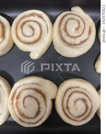 Soft, gooey cinnamon roll with a swirl of cinnamon sugar and a drizzle of creamy icing on top. Perfectly spiced and freshly baked, ideal for a cozy treat any time of day. Soft, gooey cinnamon roll with a swirl of cinnamon sugar and a drizzle of creamy icing on top. Perfectly spiced and freshly baked, ideal for a cozy treat any time of day. 142070821