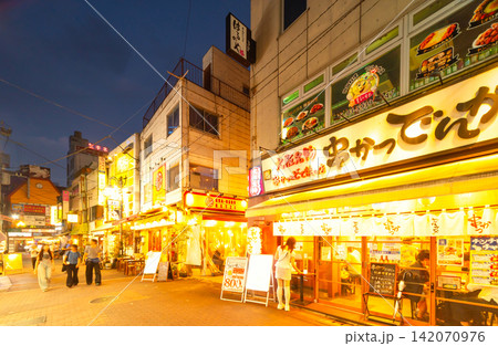東京飲み屋街・赤羽駅前 一番街 東京飲み屋街・赤羽駅前 一番街 142070976