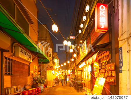 東京飲み屋街・赤羽駅前 OK横丁 東京飲み屋街・赤羽駅前 OK横丁 142070977
