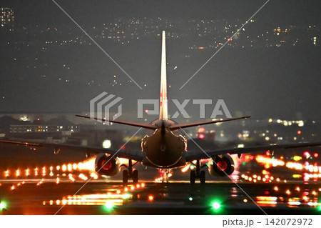 大阪伊丹空港 千里川土手 A321夜間離陸 練炭 大阪伊丹空港 千里川土手 A321夜間離陸 練炭 142072972