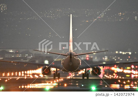 大阪伊丹空港 千里川土手 A321夜間離陸 練炭 大阪伊丹空港 千里川土手 A321夜間離陸 練炭 142072974