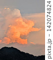 雲、夕景 142074824