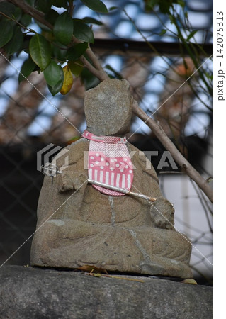 名古屋大空襲の名残を今に伝える歯痛地蔵尊 名古屋大空襲の名残を今に伝える歯痛地蔵尊 142075313