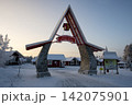 フィンランドのサンタクロース村のあるロヴァニエミの風景 142075901
