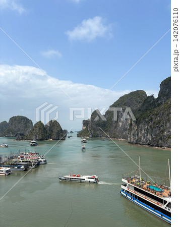 Stunning views of Ha Long Bay Stunning views of Ha Long Bay 142076110