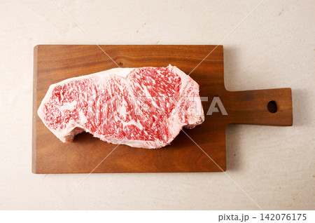 霜降り肉 霜降り肉 142076175