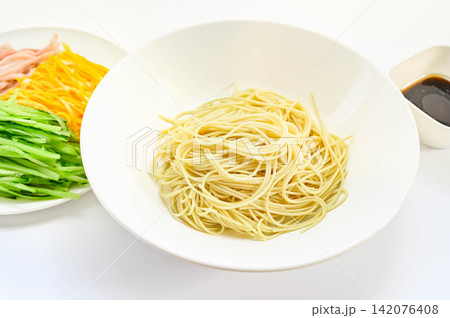 茹でたストレート麺(乾麺) 茹でたストレート麺(乾麺) 142076408