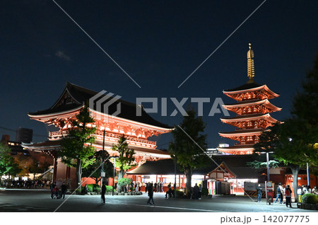 東京夜景　東京名所浅草寺 142077775