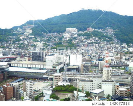 長崎の街並みと稲佐山 俯瞰風景 秋 長崎の街並みと稲佐山 俯瞰風景 秋 142077818