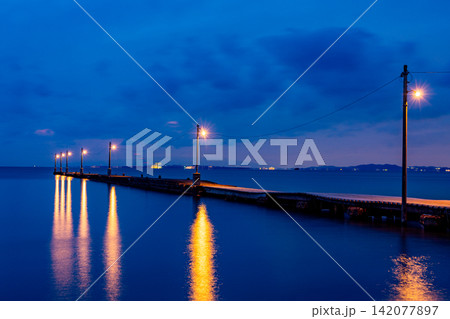 《千葉県》原岡海岸・岡本桟橋 夕景 《千葉県》原岡海岸・岡本桟橋 夕景 142077897