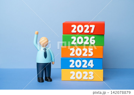 Businessman and a stack of years. Employee's work experience. Business opening date. Plans, or forecasts. Key events, milestones, or economic changes. Businessman and a stack of years. Employee's work experience. Business opening date. Plans, or forecasts. Key events, milestones, or economic changes. 142078879