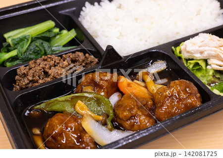 おいしい黒酢酢豚の中華弁当 おいしい黒酢酢豚の中華弁当 142081725