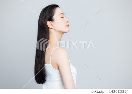 ロングヘアの女性 ロングヘアの女性 142083894