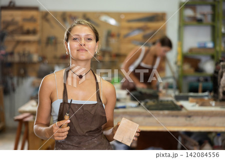 Young girl posing in taller workshop Young girl posing in taller workshop 142084556