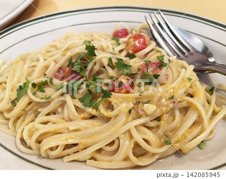 カラスミとトマト入りパスタ 142085945