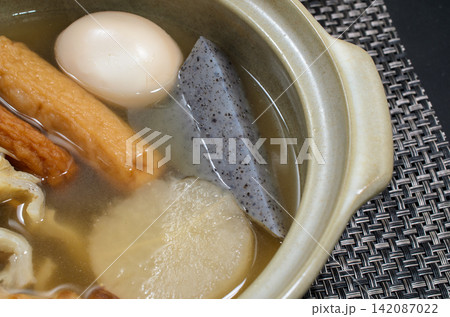 寒い日には体を温めるおでんが最高 142087022