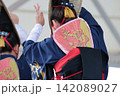 伝統の徳島阿波踊り 142089027