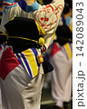 伝統の徳島阿波踊り 142089043