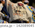 伝統の徳島阿波踊り 142089045