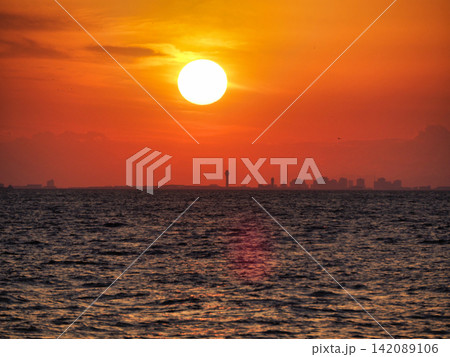 海に沈む夕日 海に沈む夕日 142089106