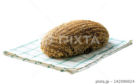 loaf of freshly baked wholemeal rye bread with sesame seeds , isolated on white background. 142090024