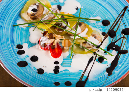 Gratin potatoes with mushrooms Gratin potatoes with mushrooms 142090534