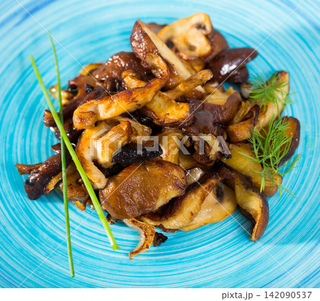 Fried shiitake Fried shiitake 142090537