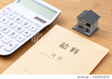 住宅とお金と電卓 住宅とお金と電卓 142091679