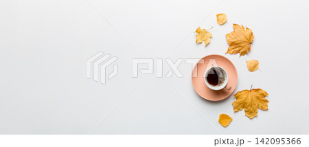 Flat lay composition with colorful Autumn cup of coffee and leaves on a color background. top view Flat lay composition with colorful Autumn cup of coffee and leaves on a color background. top view 142095366