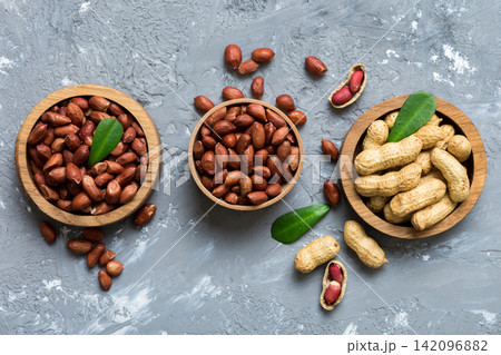 Fresh healthy peanuts in bowl on colored table background. Top view Healthy eating bertholletia concept. Super foods 142096882