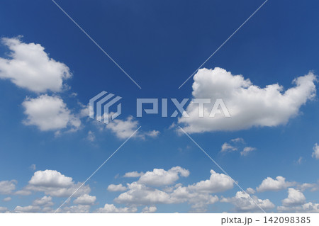 青空と白い雲 青空と白い雲 142098385