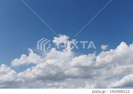 青空と白い雲 青空と白い雲 142098522