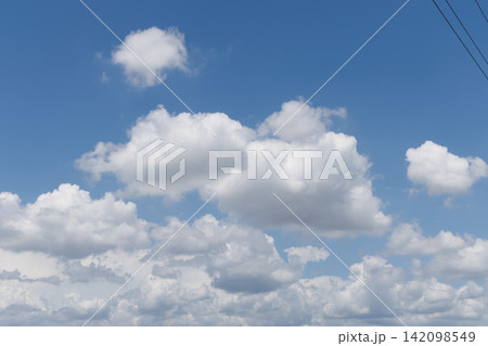 青空と白い雲 青空と白い雲 142098549