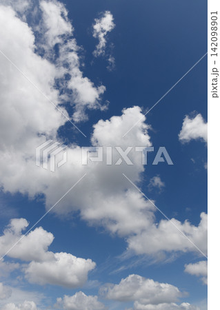青空と白い雲 青空と白い雲 142098901