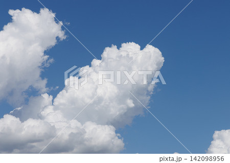 青空と白い雲 青空と白い雲 142098956