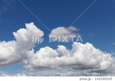 青空と白い雲 青空と白い雲 142099205