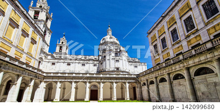 Courtyard of the Mafra National 142099680