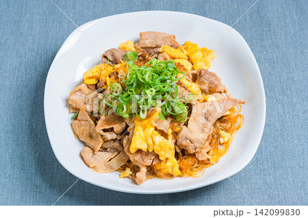 豚肉と卵の春雨炒め 豚肉と卵の春雨炒め 142099830
