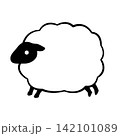 横向きの羊のイラスト　シンプルな線画のヒツジアイコン 142101089