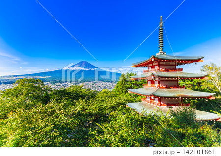 日本を象徴するイメージ 新倉富士浅間神社 日本を象徴するイメージ 新倉富士浅間神社 142101861